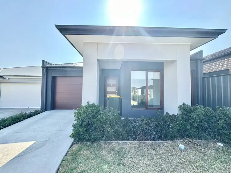 1/14 Goodison Grove, Mount Cottrell VIC 3024