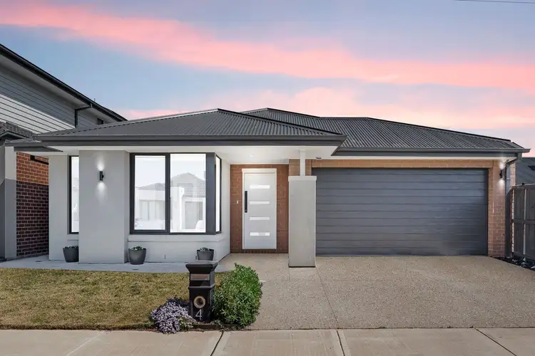 4 Crichton Road, Thornhill Park VIC 3335