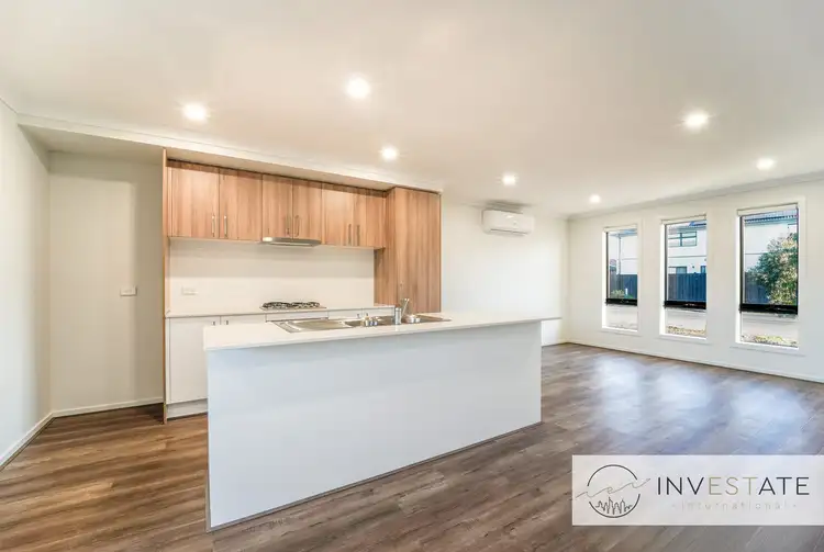 2/31 Louisville Drive, Thornhill Park VIC 3335
