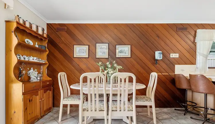 11 Bishop Place, Melton West VIC 3337