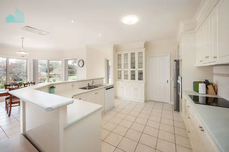 Fifth view of Homely house listing, 2 Chauncey Court, West Wodonga VIC 3690