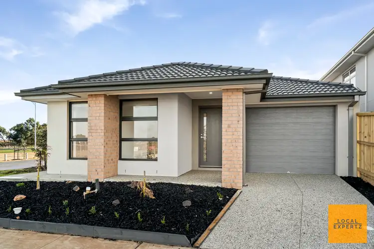 42 Carfin Circuit, Thornhill Park VIC 3335