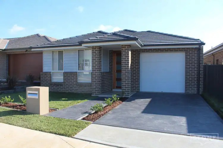 10 Scarlett Street, Jordan Springs NSW 2747