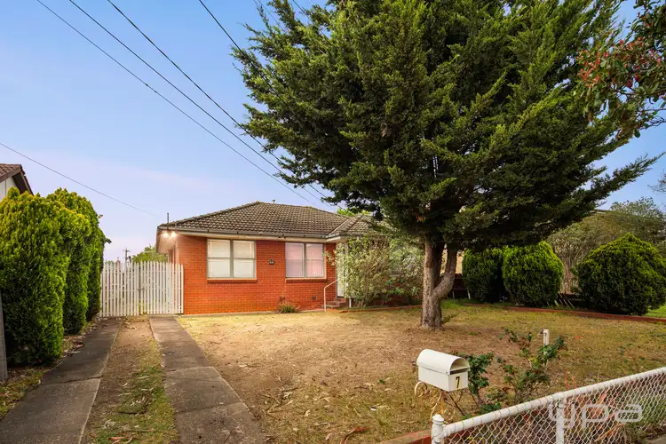 7 Golden Avenue, Werribee VIC 3030