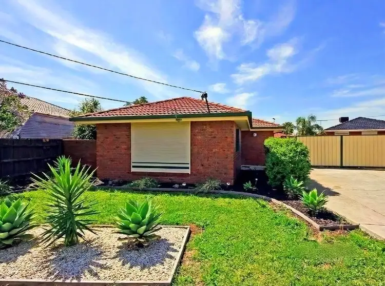 11 Bagueley Crescent, Kings Park VIC 3021