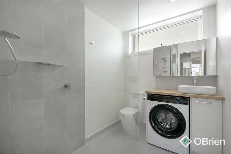 Fifth view of Homely unit listing, 2/13 Cliff Road, Frankston VIC 3199