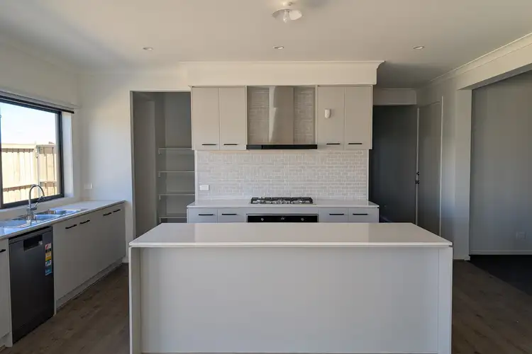 18 Taxon Road, Weir Views VIC 3338