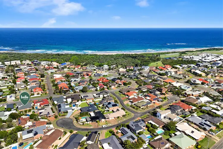 1/4 Oceanside Drive, Caves Beach NSW 2281