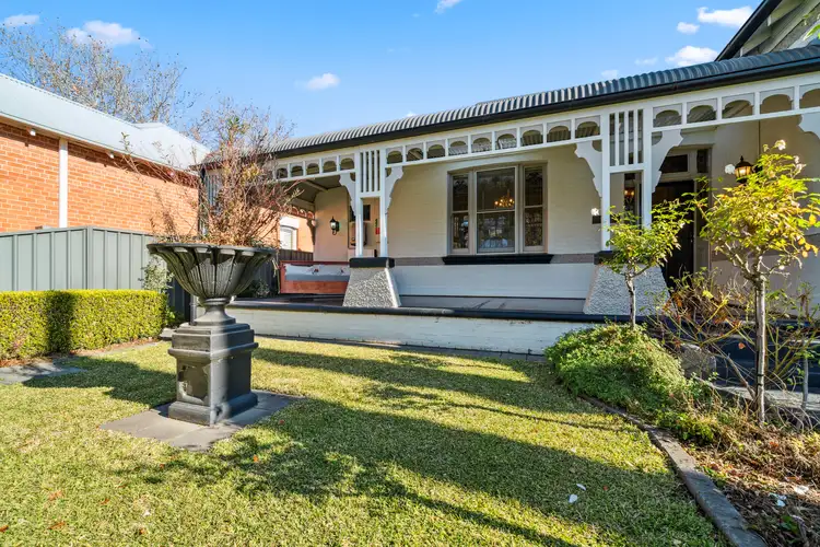 52 Simmons Street, Wagga Wagga NSW 2650