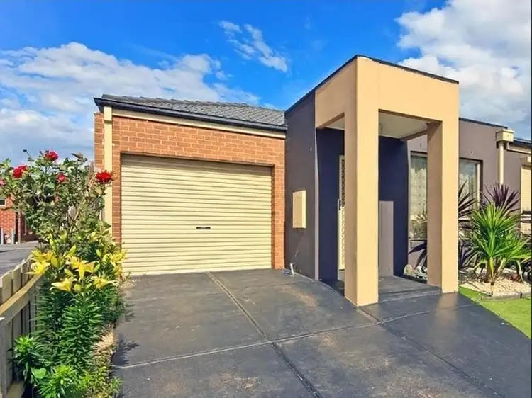 2/30 Harrow Place, Truganina VIC 3029