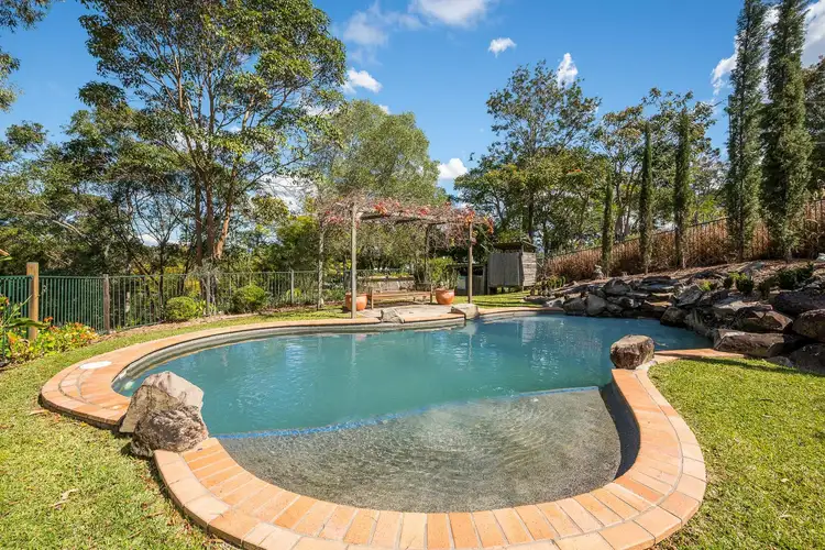 9 Logan Court, Clear Mountain QLD 4500