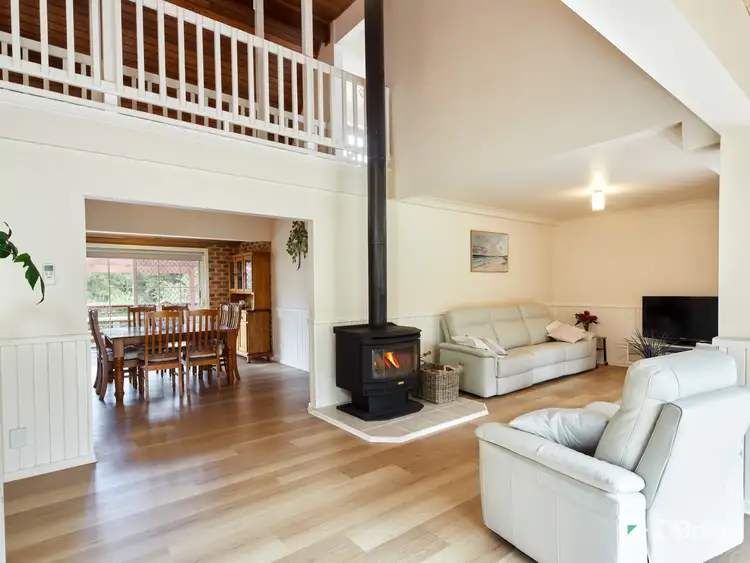 Sixth view of Homely house listing, 5 Hunter Close, Drouin VIC 3818
