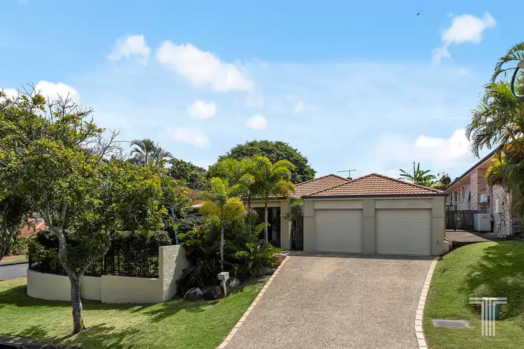 18 Golden Oak Crescent, Carindale QLD 4152