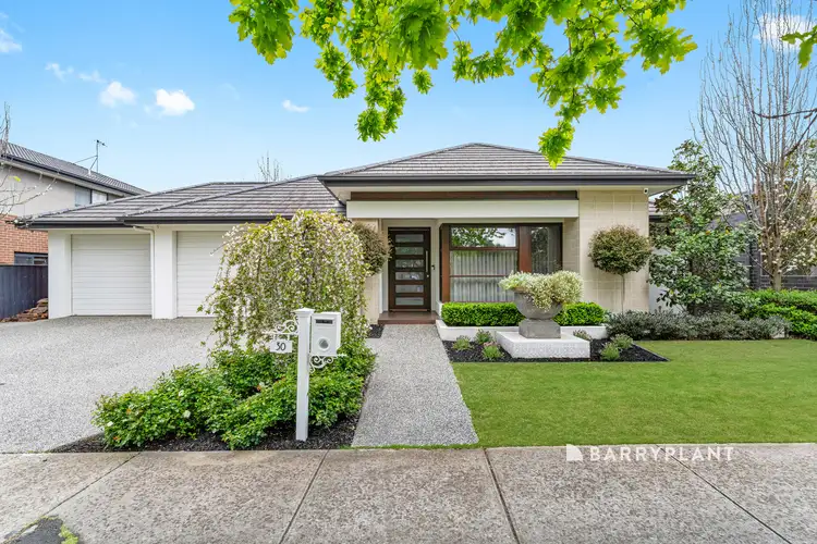 30 Oakview Boulevard, Narre Warren North VIC 3804