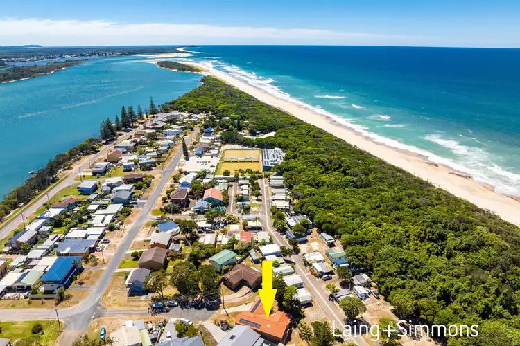 11 Banksia Close, Manning Point NSW 2430