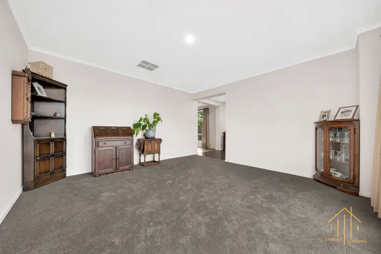 Fifth view of Homely house listing, 8 Butterfield Place, Cranbourne East VIC 3977