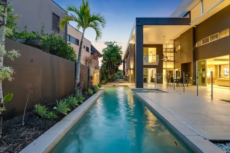 8 Lagoon Drive, Trinity Beach QLD 4879