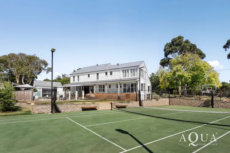 16 Daveys Bay Road, Mount Eliza VIC 3930