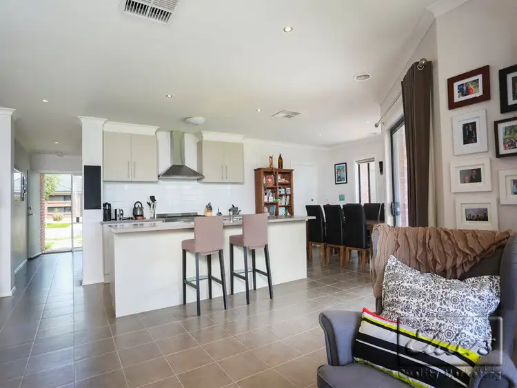 Second view of Homely house listing, 6 Arinya Close, Ascot VIC 3551