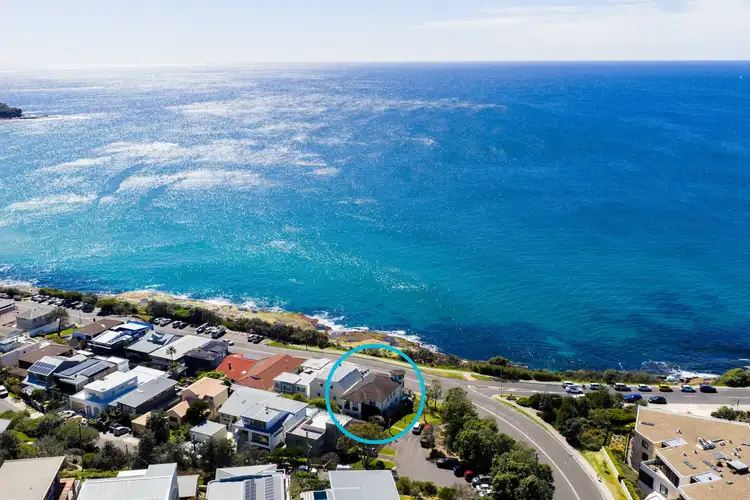 8 Carrington Parade, Freshwater NSW 2096