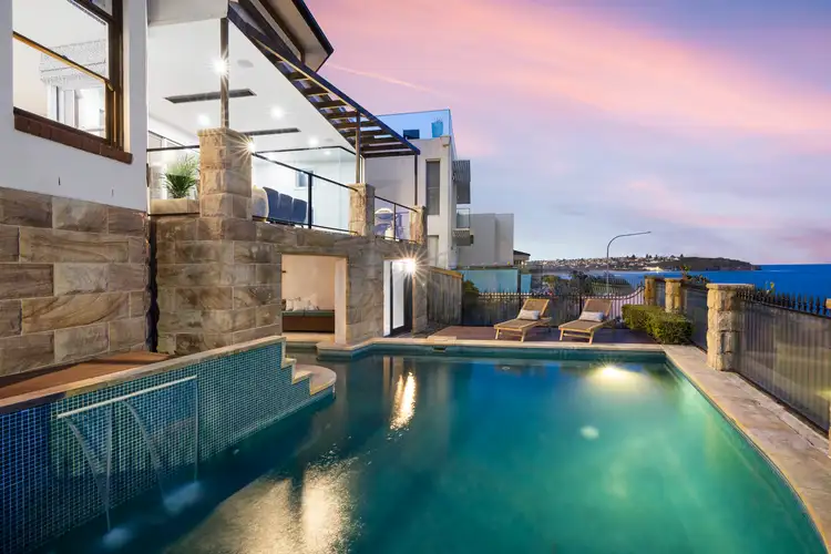8 Carrington Parade, Freshwater NSW 2096