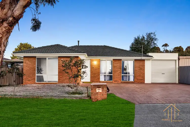 4 Crystal Gardens, Cranbourne West VIC 3977