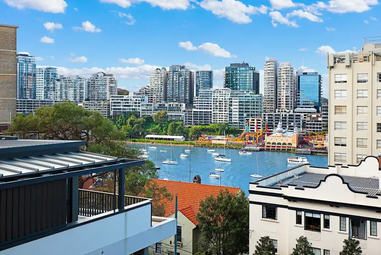 67/2-4 East Crescent Street