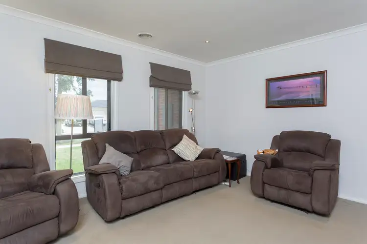 Fifth view of Homely house listing, 6 Arinya Close, Ascot VIC 3551