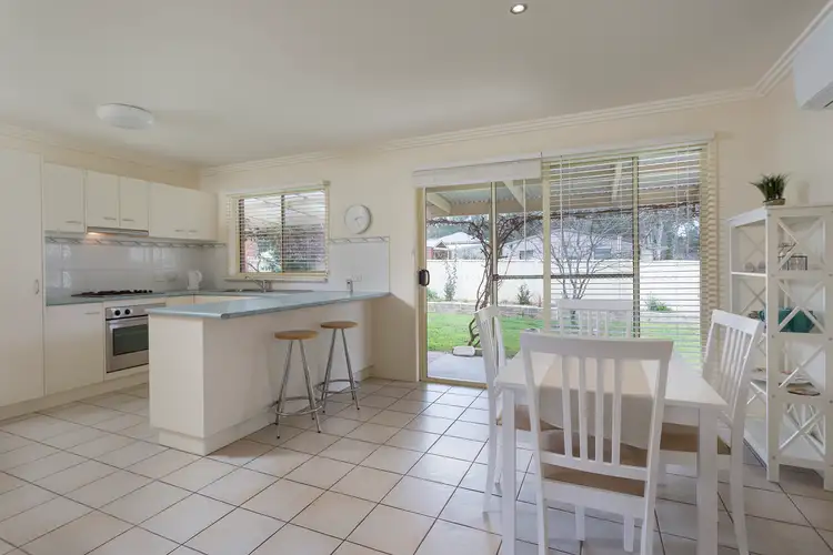 Second view of Homely house listing, 2 Parklane Court, Kangaroo Flat VIC 3555