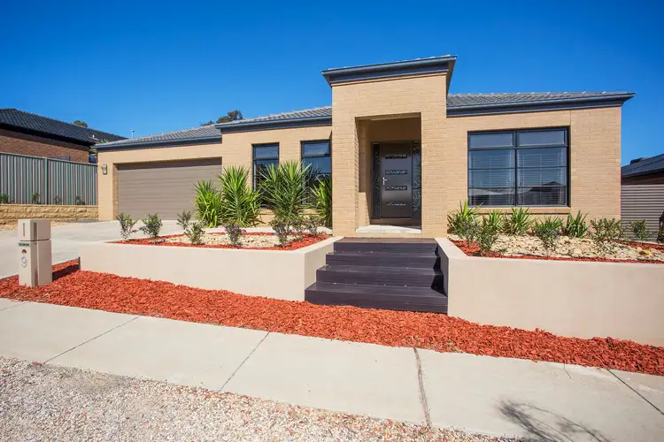 9 Freeman Drive, Kangaroo Flat VIC 3555