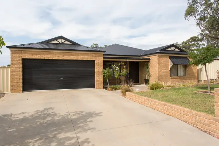 6 Dove Court, California Gully VIC 3556