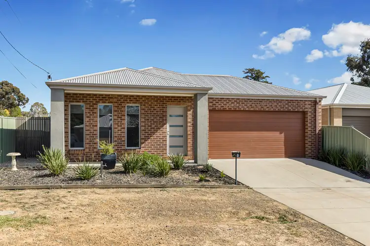 8 Cross Street, Kangaroo Flat VIC 3555