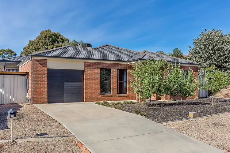 17 Pattison Drive, Kangaroo Flat VIC 3555