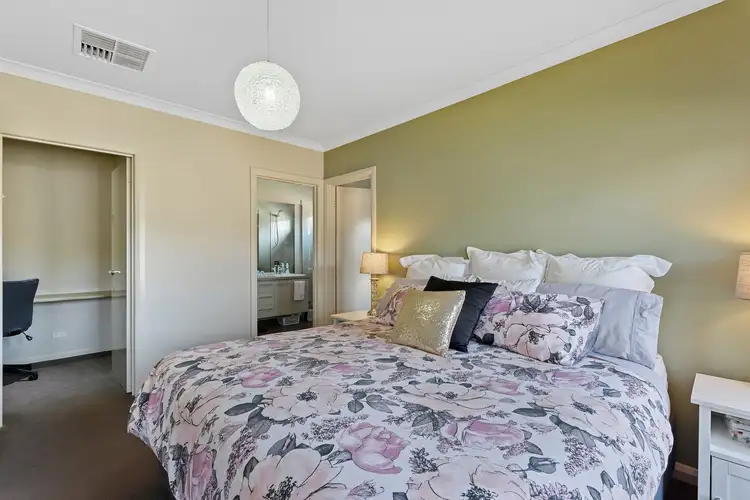 Second view of Homely house listing, 5 Cadell Court, Ascot VIC 3551