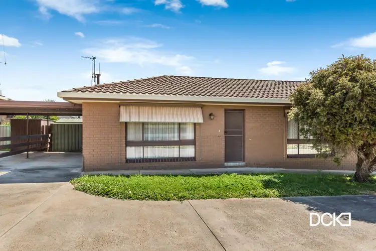 2/27 Nish Street, Flora Hill VIC 3550