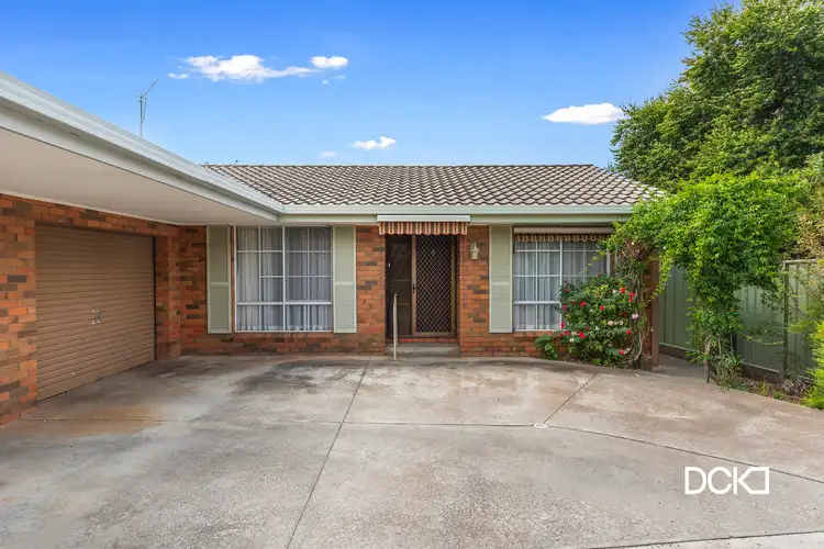 2/9 Nabilla Crescent, Strathdale VIC 3550