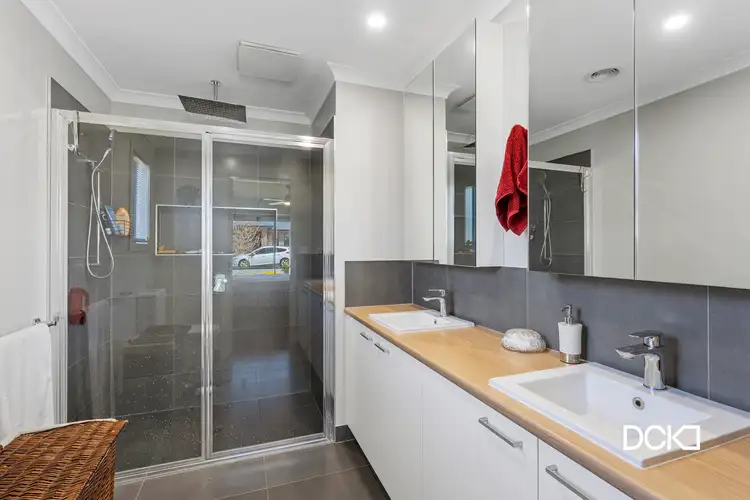 Seventh view of Homely house listing, 5 Normande Court, Ascot VIC 3551