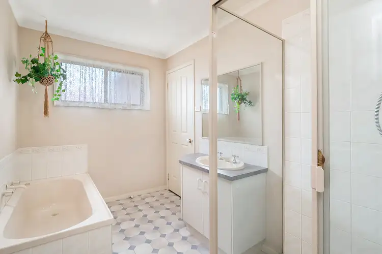 Seventh view of Homely house listing, 1 Diamond Court, Kangaroo Flat VIC 3555
