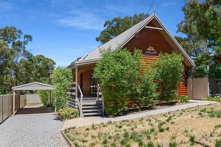 8 Lowe Street, Kangaroo Flat VIC 3555