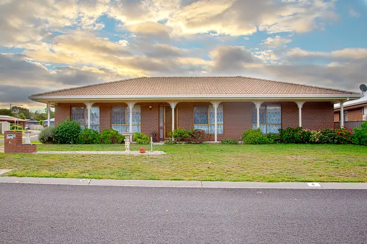 Second view of Homely house listing, 4 O'Dea Crescent, Kangaroo Flat VIC 3555