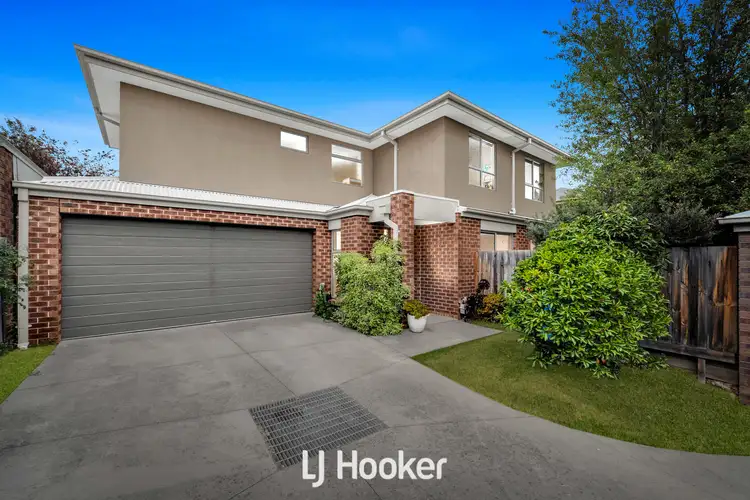 Second view of Homely house listing, 8 Diba Rise, Narre Warren VIC 3805