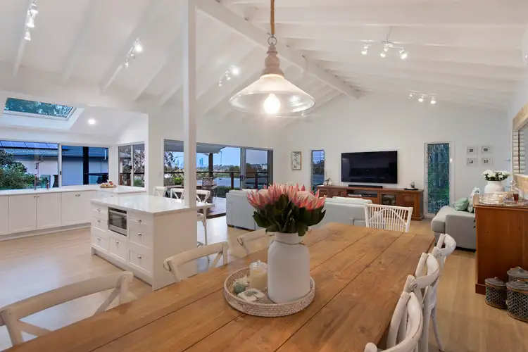 32 Carcoola Street, Benowa QLD 4217