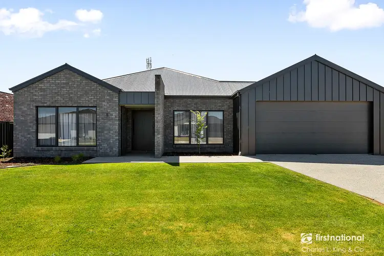 8 The Vines Boulevard