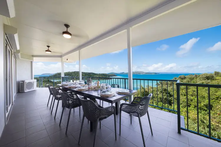 7 Passage Avenue, Shute Harbour QLD 4802