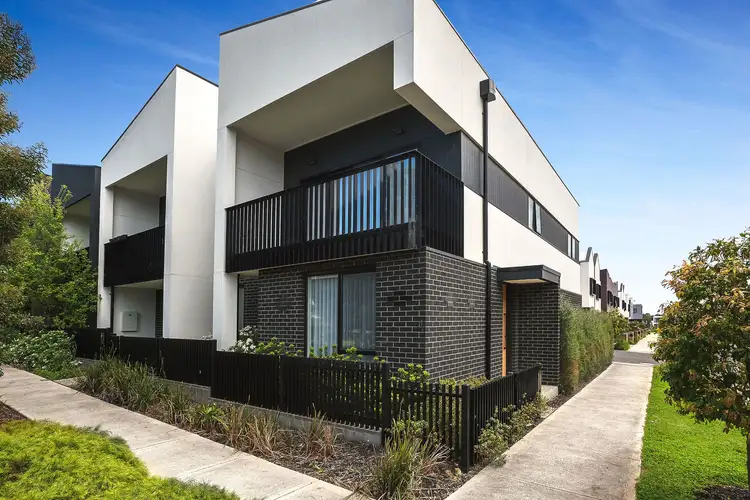 6 Auburn Walk, Burwood East VIC 3151