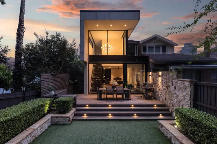 17 Holdsworth Street