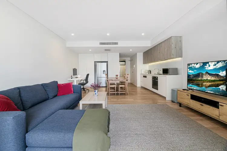 302/6-10 Rothschild Avenue