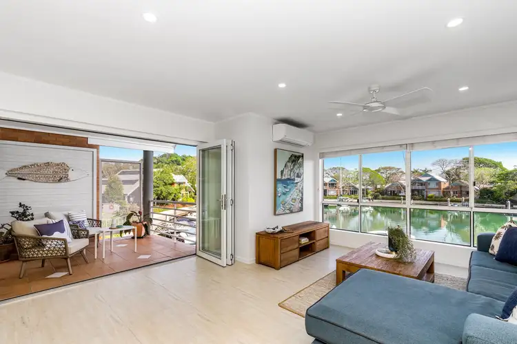 158/1 Mariners Drive East