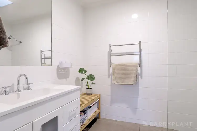 Fifth view of Homely house listing, 28 Thomas Place, Pakenham VIC 3810