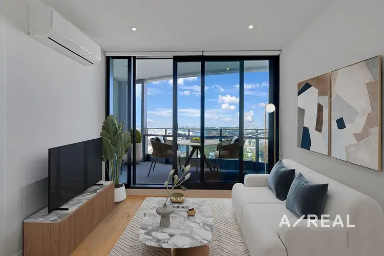 2210/8 Hallenstein Street